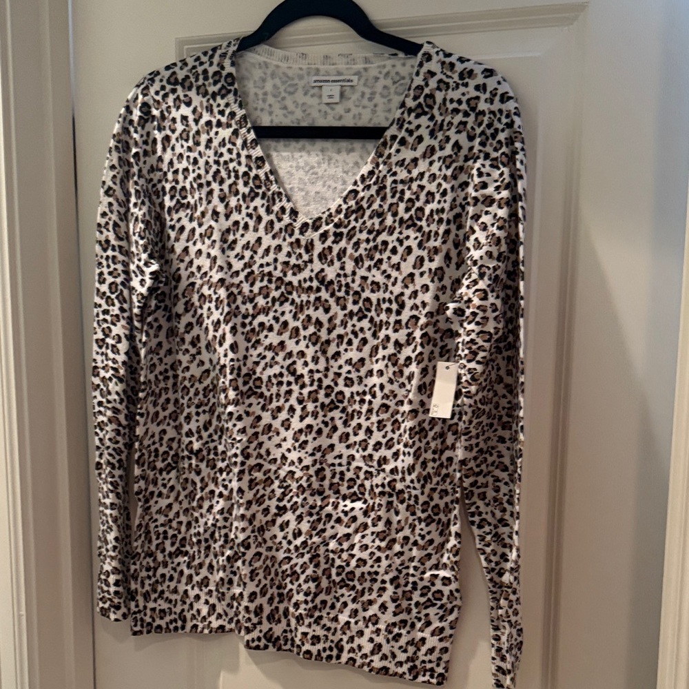 Amazon Essentials Women's Leopard Print V-Neck Sweater